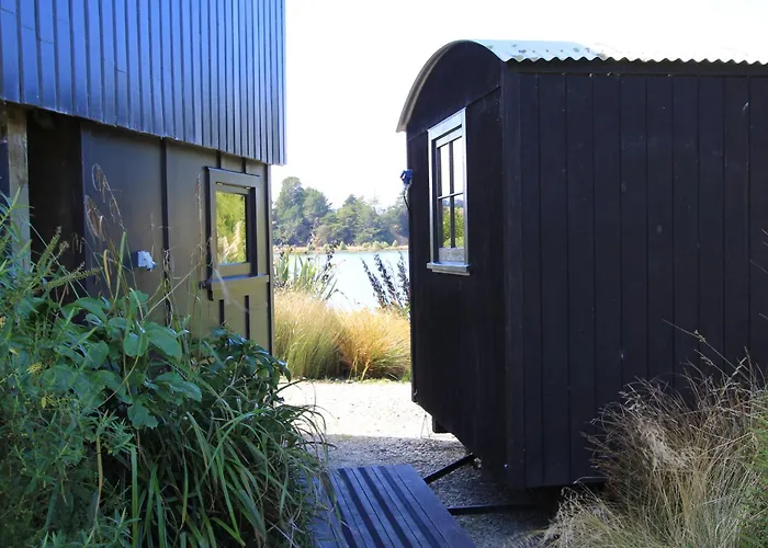 The Bird Hide - Rustic Luxury By The Water