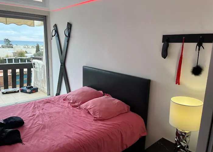 Hotel near College: Village Naturiste