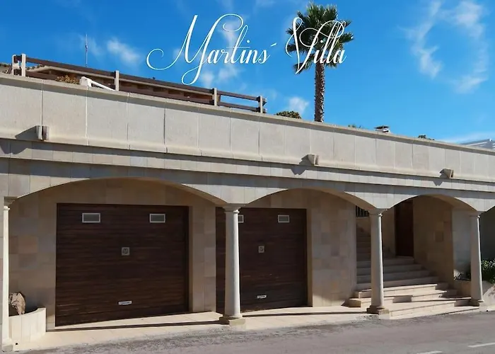 Martin 'S Villa. House On The Beach With Pool
