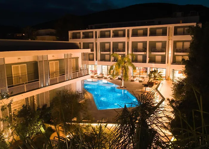 Flisvos Royal Hotel & Suites