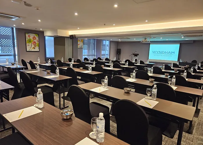 Days & Suites By Wyndham Kl - Chan Sow Lin Mrt Or Lrt