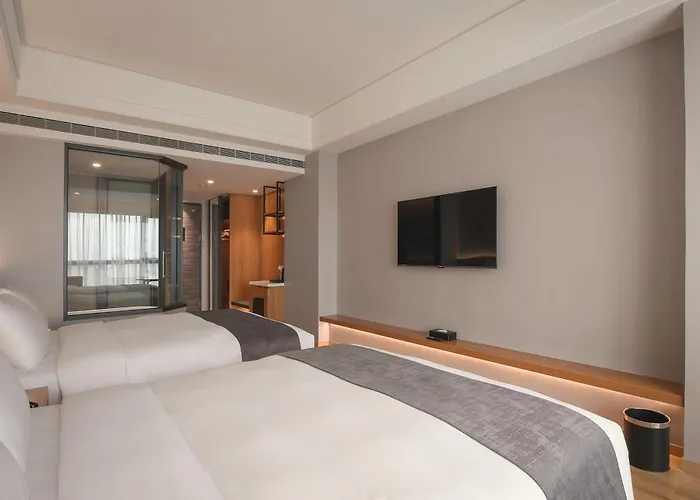 Central hotel: Grand Banyan Hotel