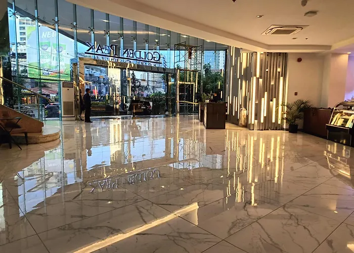 Golden Peak Hotel & Suites Powered By Cocotel