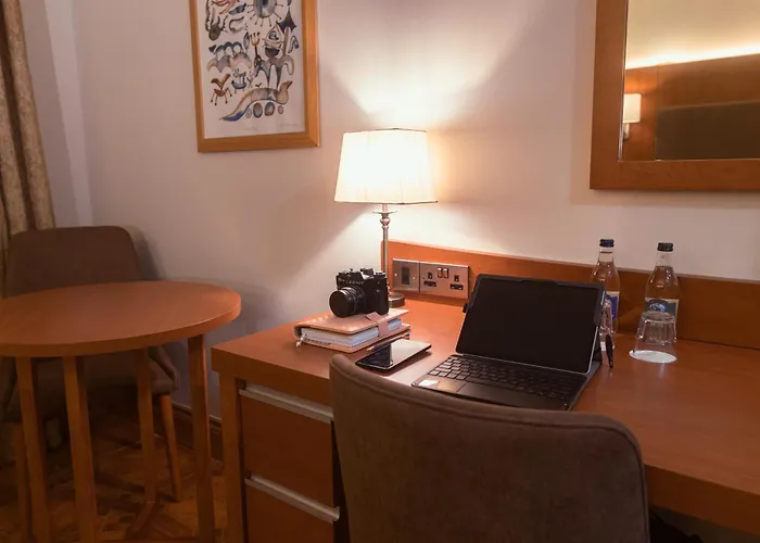 Uppercross House Hotel
