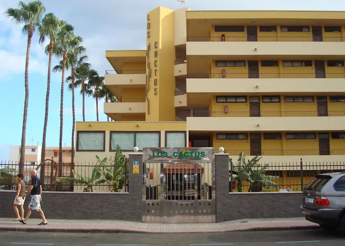 Los Cactus
