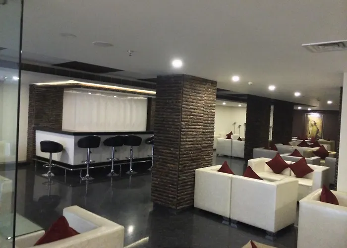 Golden Tulip City Center