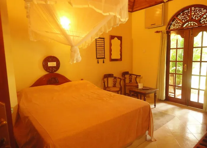 Original cottages Dedduwa Boat House