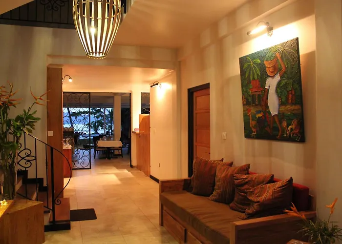 Le Repaire - Boutique &Restaurant