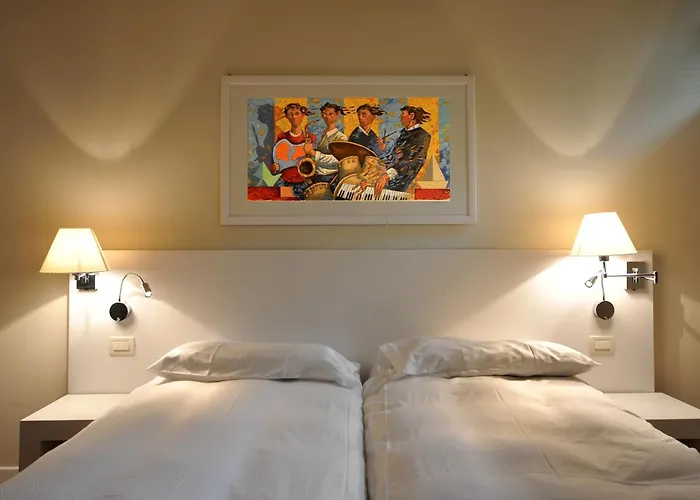 Hotel con piscina: Hotel Bacco