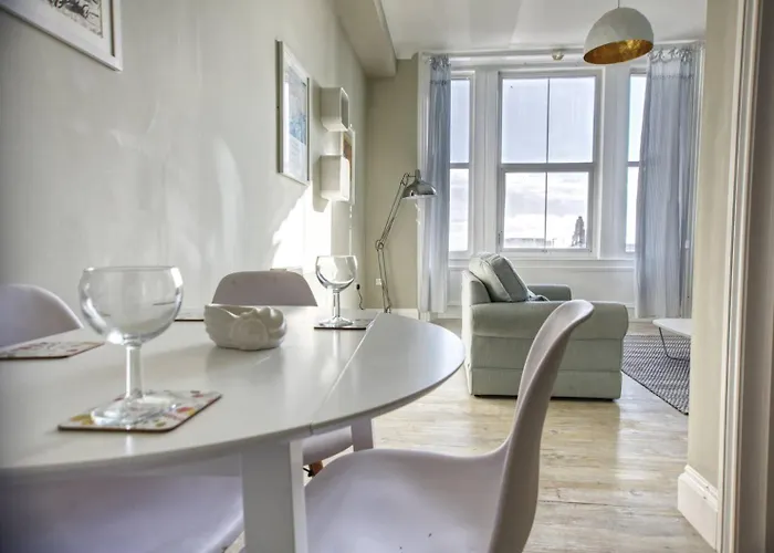 Hotel near College: Seaspray - Hastings