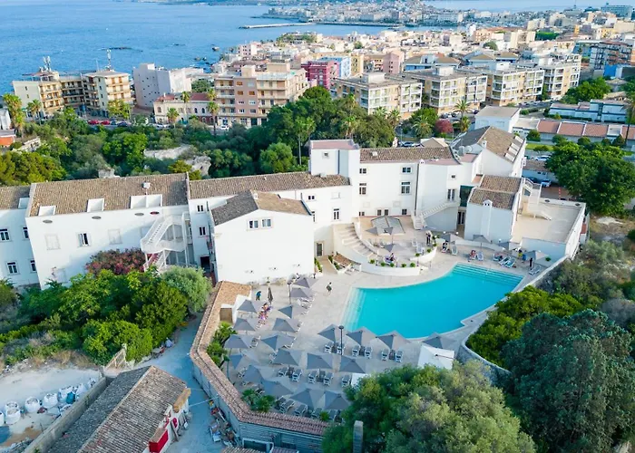 Hotel sulla spiaggia: Grand Hotel Villa Politi