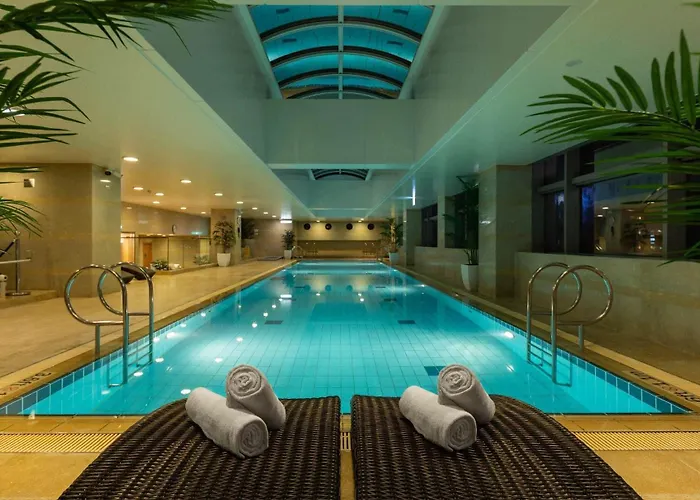 Luxury hotel only: Hotel Metropolitan Premier Taipei