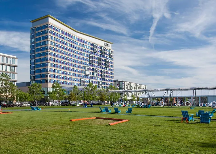 Hotels With Four Stars Aloft Boston Seaport District