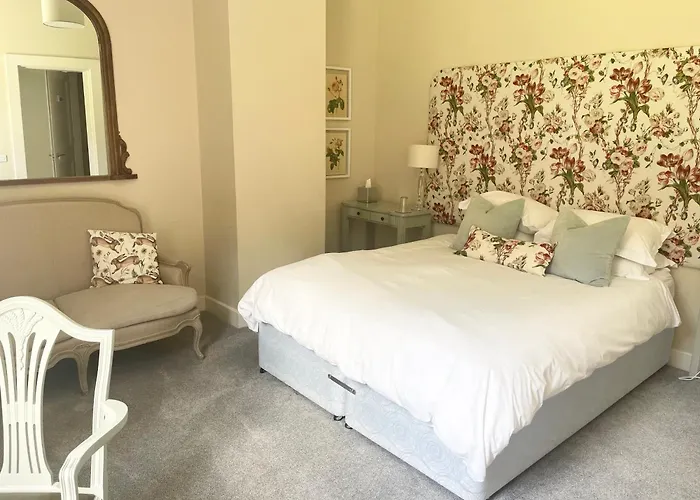 B&B only: Warwick Hall