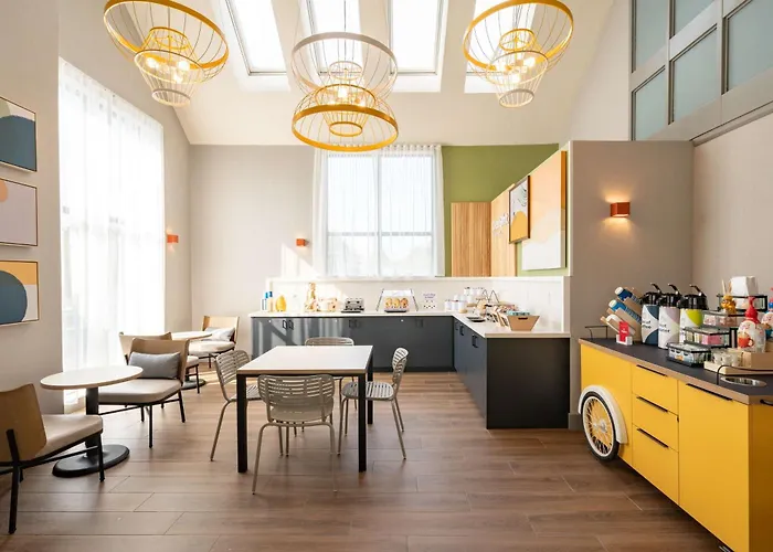 Cheap hotels Spark By Hilton Toronto Markham