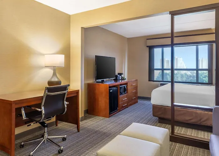 Comfort Inn & Suites Logan International Airport