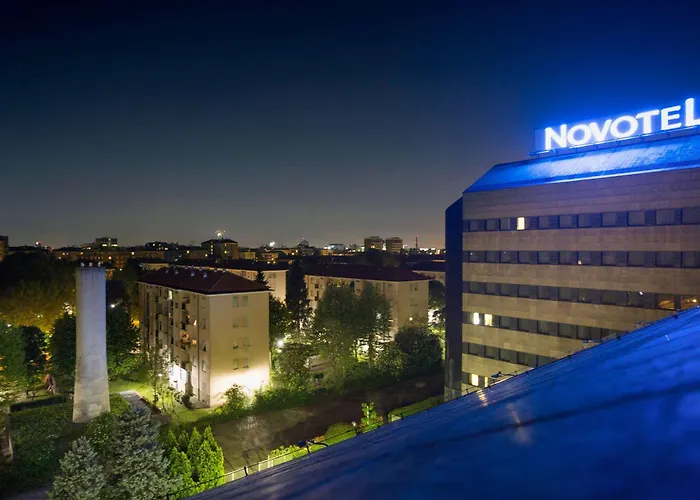 Hotel with pool: Novotel Milano Nord Ca' Granda