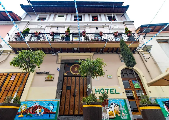Friends Hotel & Rooftop - Historic Center & Museums
