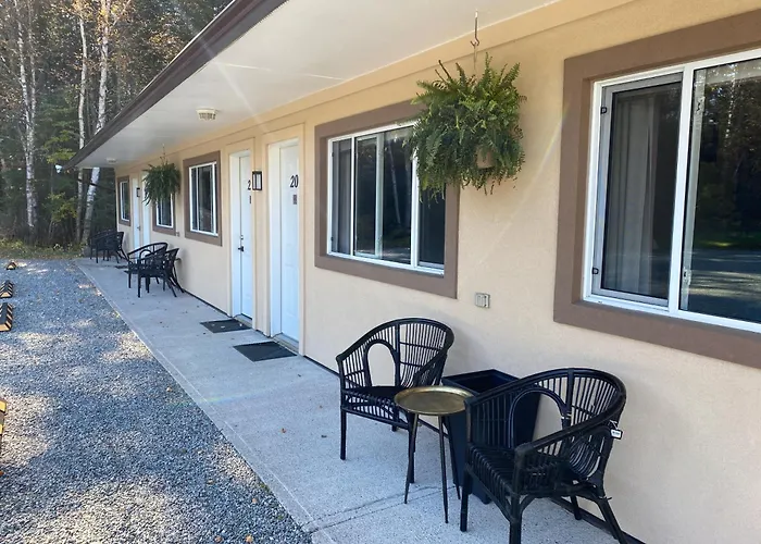 Motel: Parkway Motel