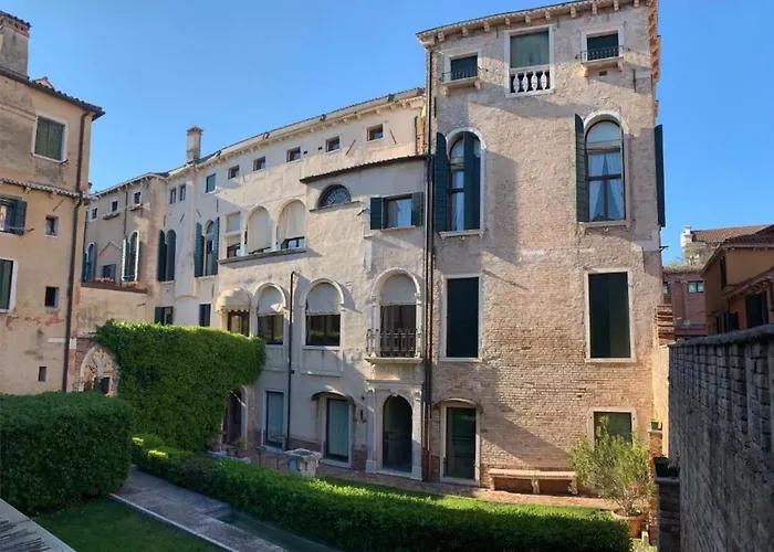 Palazzo Contarini Della Porta Di Ferro