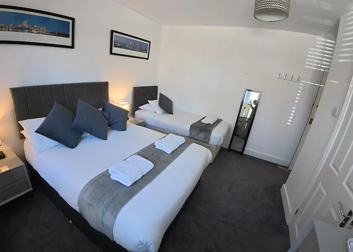 Oakhurst Gatwick Traditional English B&B & Bookable Holiday Parking Deals Gatwick Transport