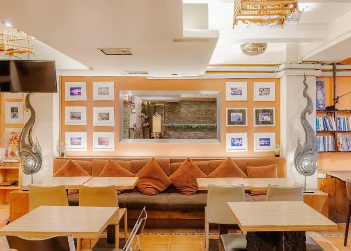 Collection O Diamond House Khaosan