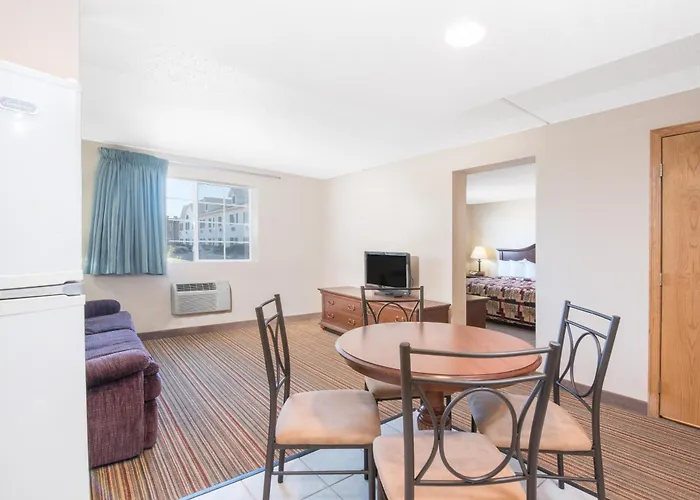 Motels Knights Inn And Suites - Grand Forks
