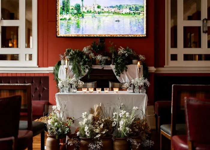 Hotel Ping Pong: The Drayton Court Hotel