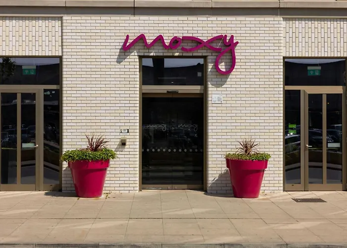  Moxy London Excel