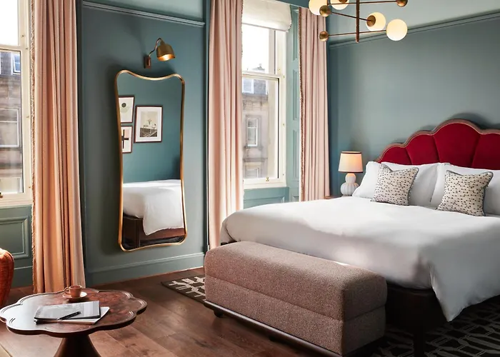 Hotel with view: The Hoxton, Edinburgh