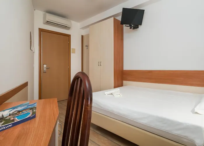 Hotel Ping Pong: Hotel Centro Turistico Gardesano