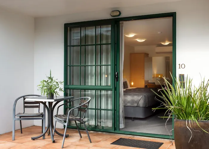 Greenlane Manor Motel