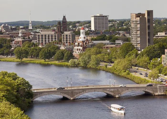 Cheap hotel: Doubletree Suites By Hilton Hotel Boston - Cambridge