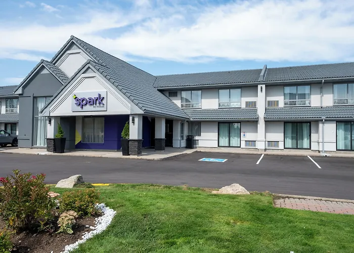 Cheap hotels Spark By Hilton Toronto Markham