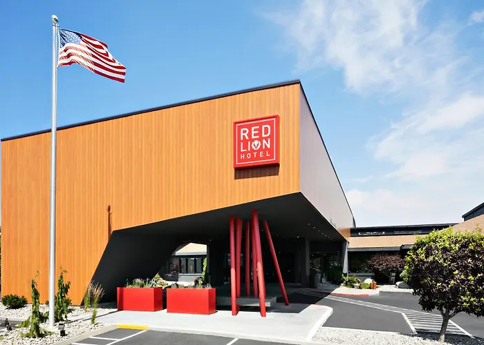 Pet Friendly hotel: Red Lion Hotel Wenatchee City Center