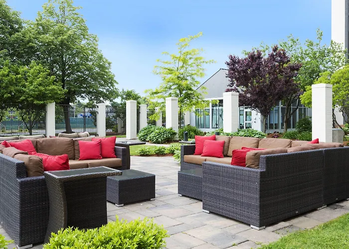 Courtyard By Marriott Boston Logan Airport