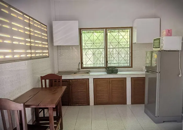 Ban Elephant Blanc Bungalow