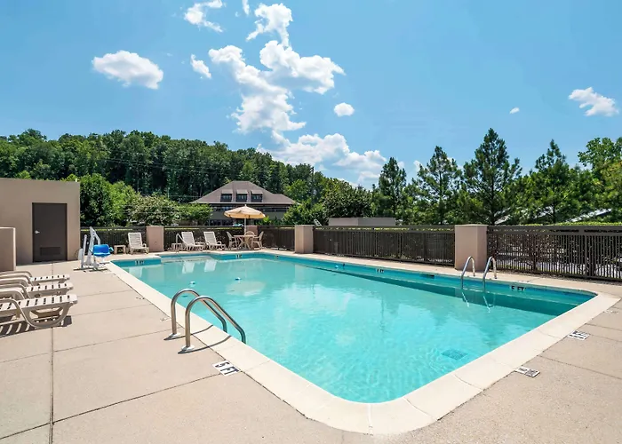 Hotel near College: Best Western Plus Oak Mountain Inn