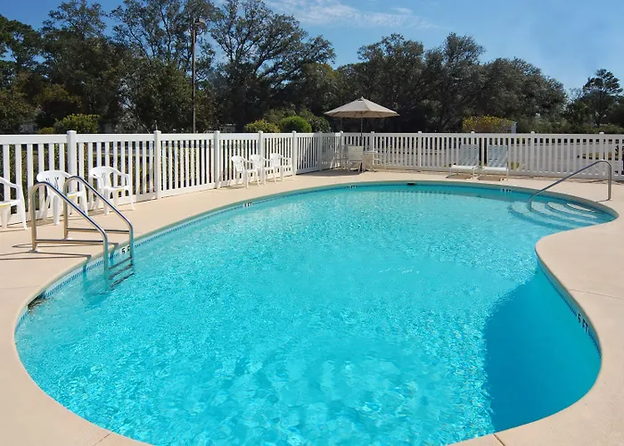 Cheap hotel: Hathaway Inn
