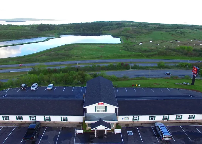 Econo Lodge Inn & Suites