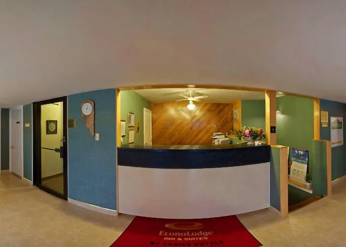Econo Lodge Inn & Suites
