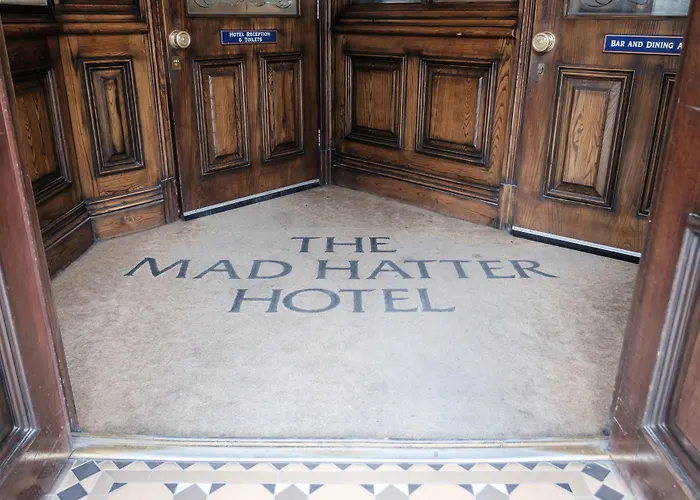 Hotel familiare: The Mad Hatter Hotel