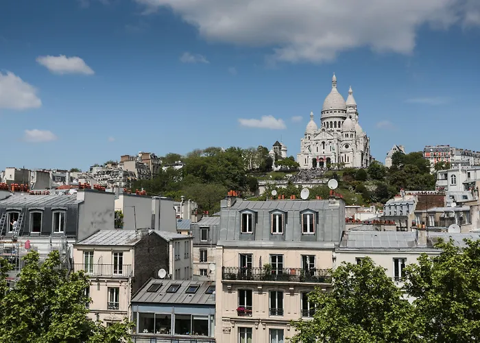 Resort: Le Regent Montmartre By Hiphophostels