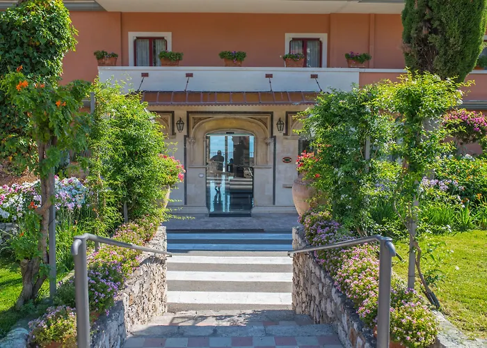 Hotel with Tennis: Grand Hotel Miramare