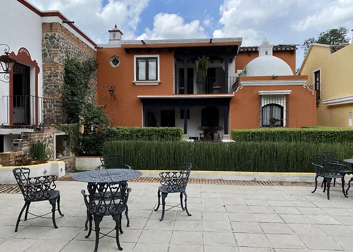 Hotel con piscina: Villa Colonial