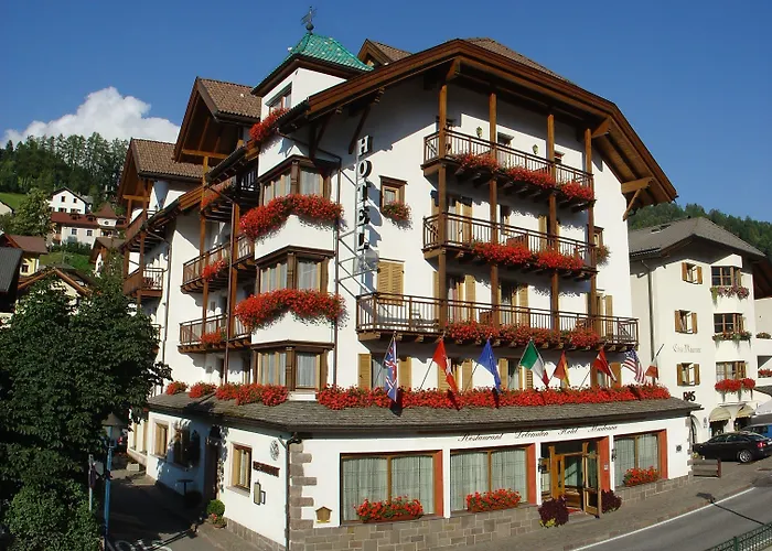 Hotel sulla spiaggia: Hotel Dolomiti Madonna