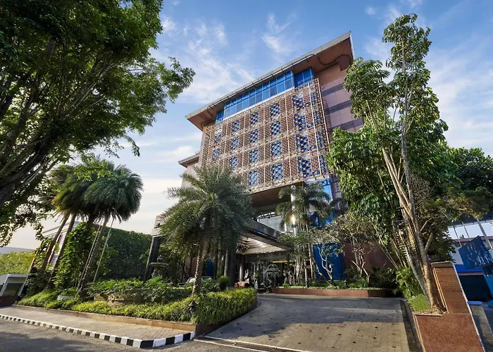 Spa Hotel: The Royal Surakarta Heritage - Handwritten Collection