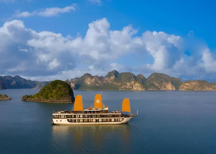 Golden Moon Suite Hotel & Travel