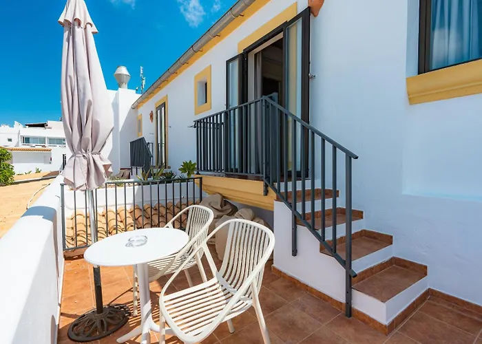  Hostal La Savina