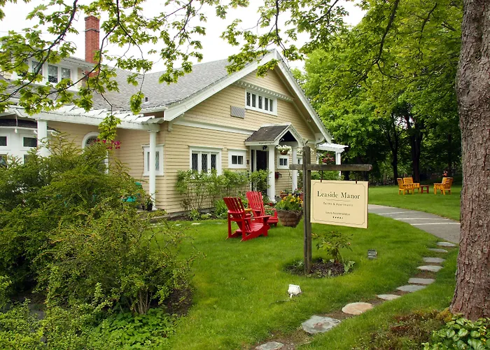 Leaside Manor